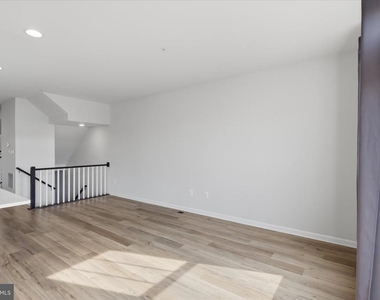 5818 Imperial Drive - Photo Thumbnail 11