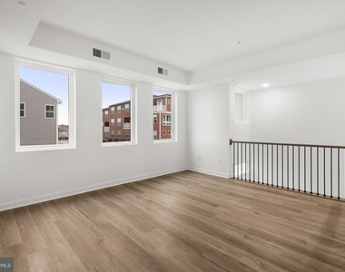 1631 Blacksmith Way - Photo Thumbnail 5