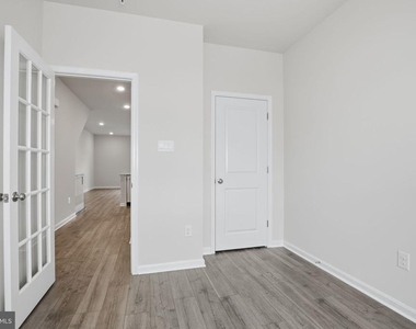 818 Bond Street - Photo Thumbnail 11