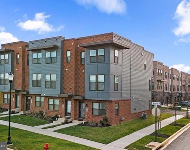 818 Bond Street - Photo Thumbnail 1