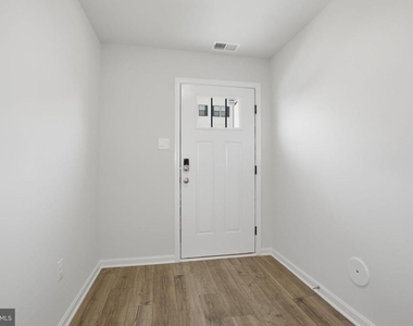 818 Bond Street - Photo Thumbnail 2