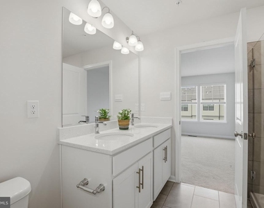 818 Bond Street - Photo Thumbnail 15