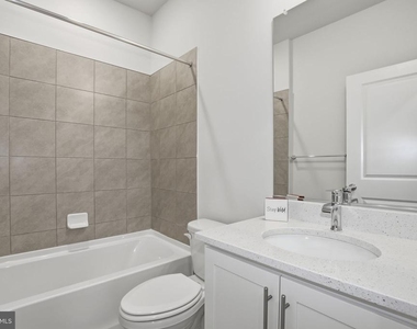818 Bond Street - Photo Thumbnail 12