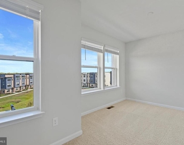 818 Bond Street - Photo Thumbnail 17