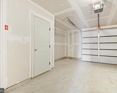 818 Bond Street - Photo Thumbnail 21