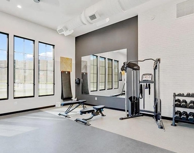 818 Bond Street - Photo Thumbnail 28
