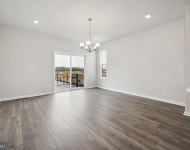818 Bond Street - Photo Thumbnail 7