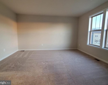 304 Faversham Pl - Photo Thumbnail 20