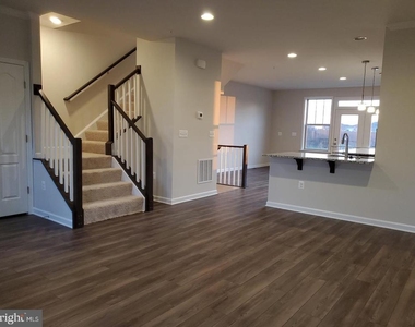 304 Faversham Pl - Photo Thumbnail 6