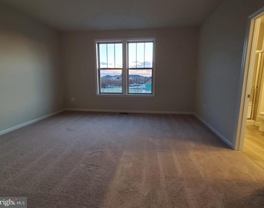 304 Faversham Pl - Photo Thumbnail 18