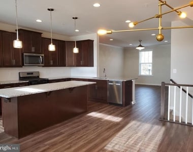 304 Faversham Pl - Photo Thumbnail 12