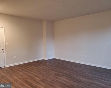 304 Faversham Pl - Photo Thumbnail 3