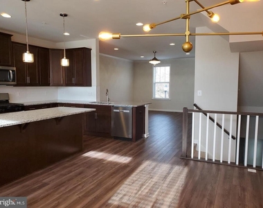 304 Faversham Pl - Photo Thumbnail 13