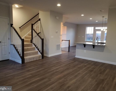 304 Faversham Pl - Photo Thumbnail 7