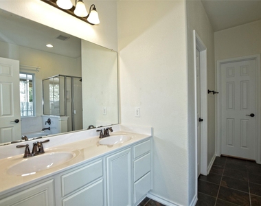 2717 Claremont Ct - Photo Thumbnail 20