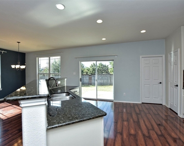 2717 Claremont Ct - Photo Thumbnail 13