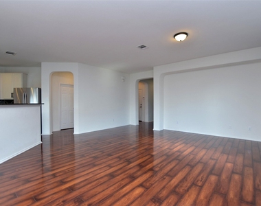 2717 Claremont Ct - Photo Thumbnail 8