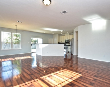 2717 Claremont Ct - Photo Thumbnail 7
