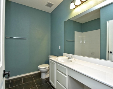 2717 Claremont Ct - Photo Thumbnail 23