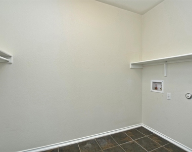 2717 Claremont Ct - Photo Thumbnail 16