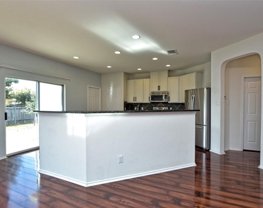 2717 Claremont Ct - Photo Thumbnail 15
