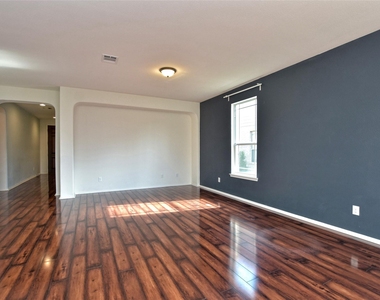 2717 Claremont Ct - Photo Thumbnail 6