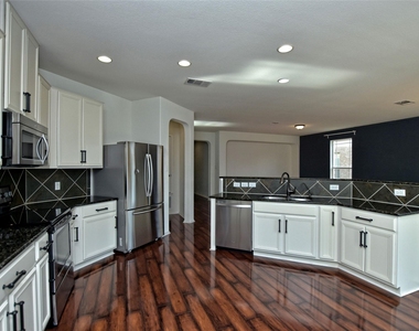 2717 Claremont Ct - Photo Thumbnail 12