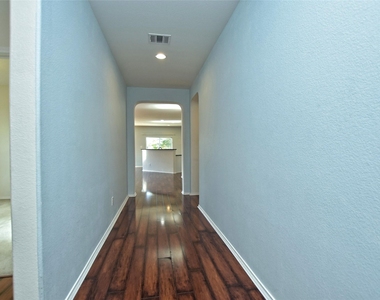2717 Claremont Ct - Photo Thumbnail 4