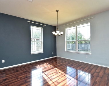 2717 Claremont Ct - Photo Thumbnail 9