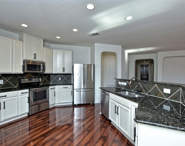 2717 Claremont Ct - Photo Thumbnail 11