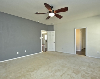 2717 Claremont Ct - Photo Thumbnail 18