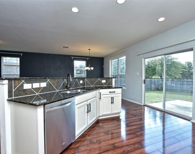 2717 Claremont Ct - Photo Thumbnail 14