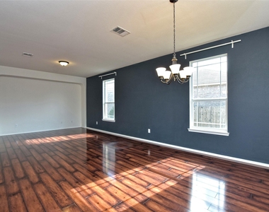 2717 Claremont Ct - Photo Thumbnail 10