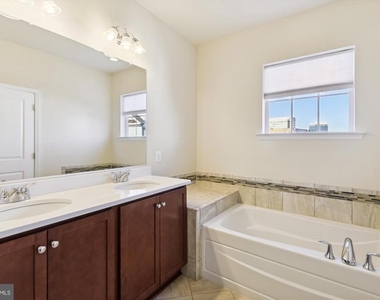 67 Linden Place - Photo Thumbnail 18