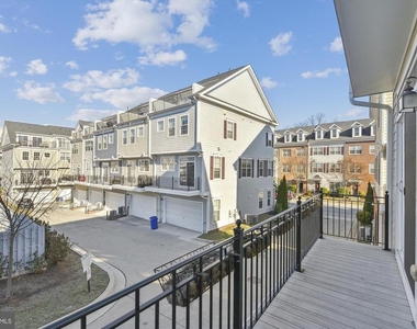 67 Linden Place - Photo Thumbnail 12