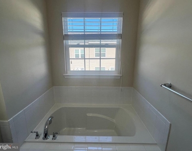 9447 Paragon Court - Photo Thumbnail 7