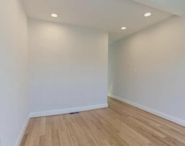 802 Mangold Street - Photo Thumbnail 6
