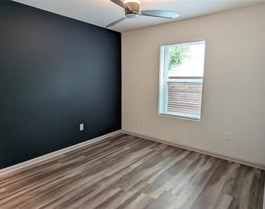4505 Teri Rd - Photo Thumbnail 14