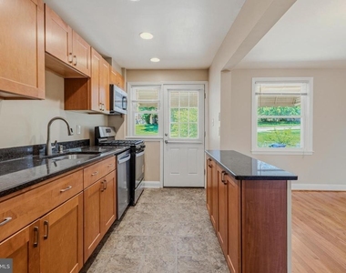 586 Lucia Avenue - Photo Thumbnail 8