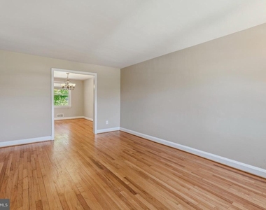 586 Lucia Avenue - Photo Thumbnail 3