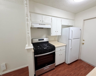 5206 Village Trl - Photo Thumbnail 7