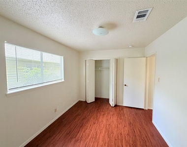 5206 Village Trl - Photo Thumbnail 18
