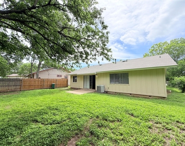 5206 Village Trl - Photo Thumbnail 22