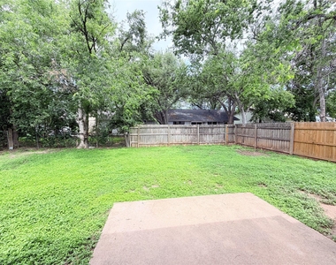 5206 Village Trl - Photo Thumbnail 20