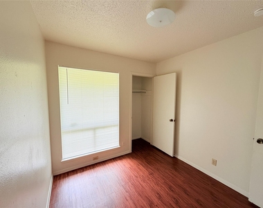 5206 Village Trl - Photo Thumbnail 16
