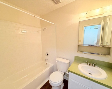 5206 Village Trl - Photo Thumbnail 19
