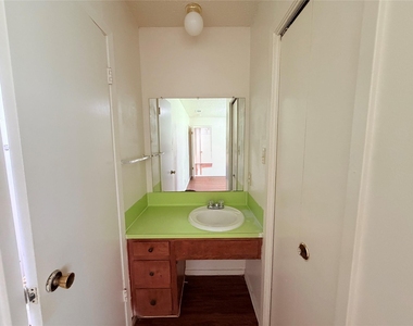 5206 Village Trl - Photo Thumbnail 12
