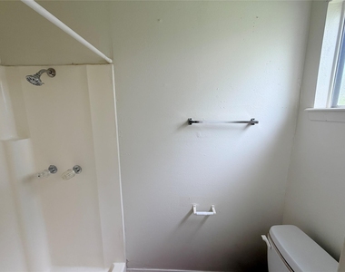 5206 Village Trl - Photo Thumbnail 13