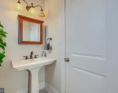 600 S Robinson Street - Photo Thumbnail 39