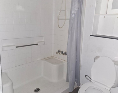 907 Neches St - Photo Thumbnail 13